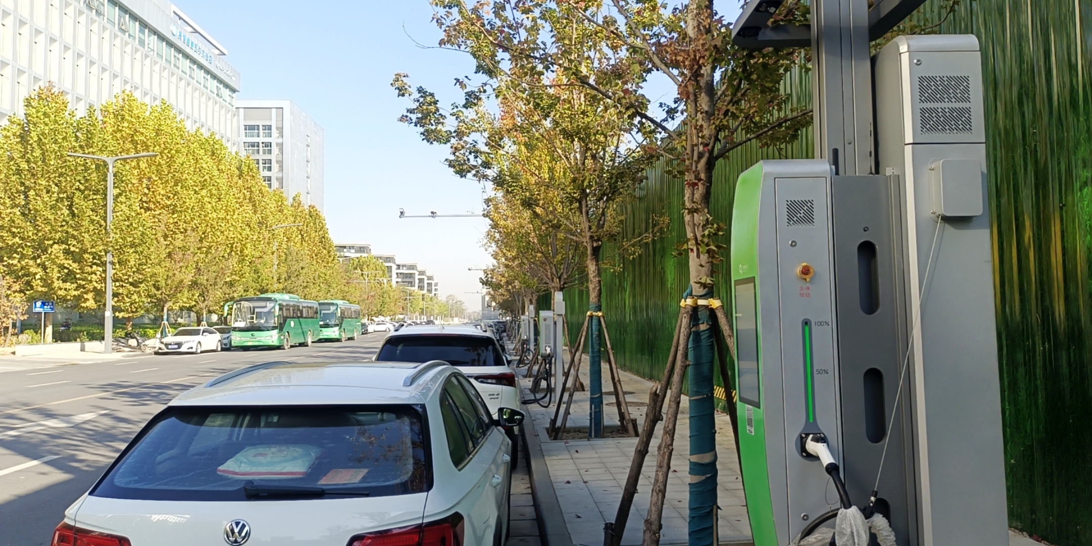 揭秘 | 為何大力投建青青儲充街邊站，華體科技這樣說→